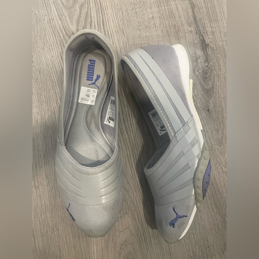 Puma Women’s Slip-On Ballet Flats Light Gray Purple Logo size 8 Athletic Sporty